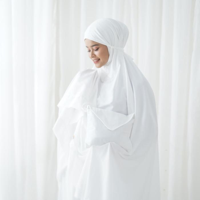 Gambar Mukena Santri Gontor - Saudah Series Putih Abu Tua / Mukenah Santriwati Gontor / Mukena Pondok Pesantren - Putih - Putih dari miqna.oficial undefined Tokopedia