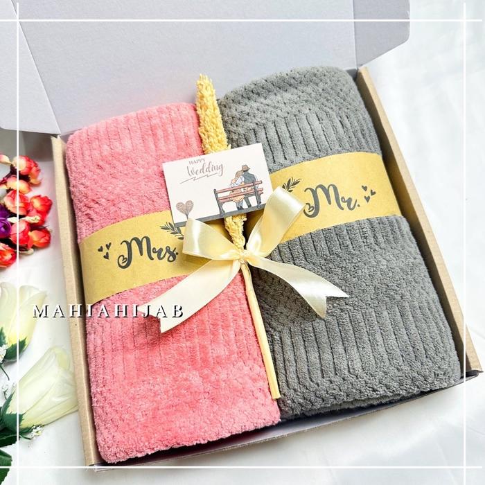 Gambar Hadiah Hampers Kado Pernikahan Handuk Couple 70x140cm / Hampers Kado Souvenir Wedding / Gift Set box Handuk / Hampers Wedding Seserahan - PINK-ABU, BABAT dari mahiahijab undefined Tokopedia