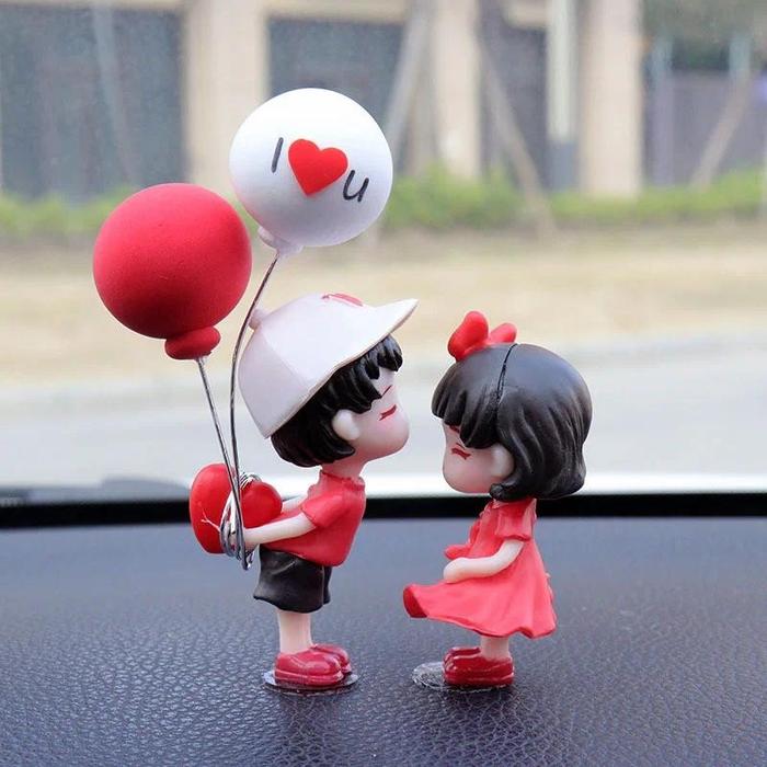 Gambar Mainan Pajangan Dalam Interior Aksesoris Mobil Boneka/Hiasan Mobil Dashboard/model Boneka Imut Hiasan Dashboard Mobil - Couple A + Balloon dari zhaohome6196 undefined Tokopedia