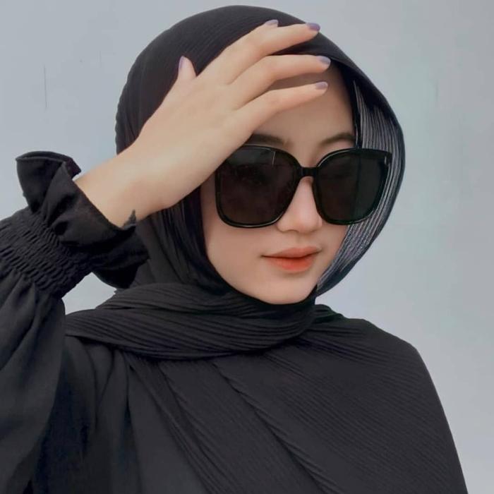 Gambar Paket 2 pcs Jilbab Pashmina Plisket / Kerudung Prisket Ceruty / Hijab Pasmina Plisket Tebal tidak nerawang - Hitam aja 1 dari Romia Grosir_NEW undefined Tokopedia