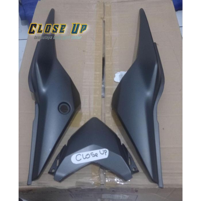 Gambar cover body belakang cb 150 r cb150r new led hitam doff - product with services, Black dari close up part mtor undefined Tokopedia