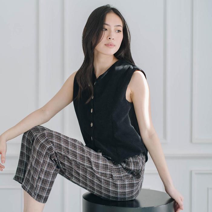 Gambar Beatrice Clothing Mardi Blouse - Atasan Tweed Vest Wanita - Black dari Beatrice Clothing undefined Tokopedia