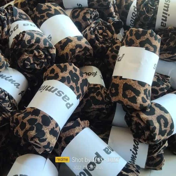 Gambar PASHMINA MACAN HIJAB MACAN LEOPARD JILBAB PASHMINA LEOPARD ORI - random dari VANESASTORE_NEW undefined Tokopedia