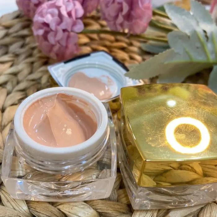 Gambar JGLOW SKINCARE BB GLOW SPF 50 - BB GOLD dari JGLOW RESMI LHOKSEUMAWE undefined Tokopedia