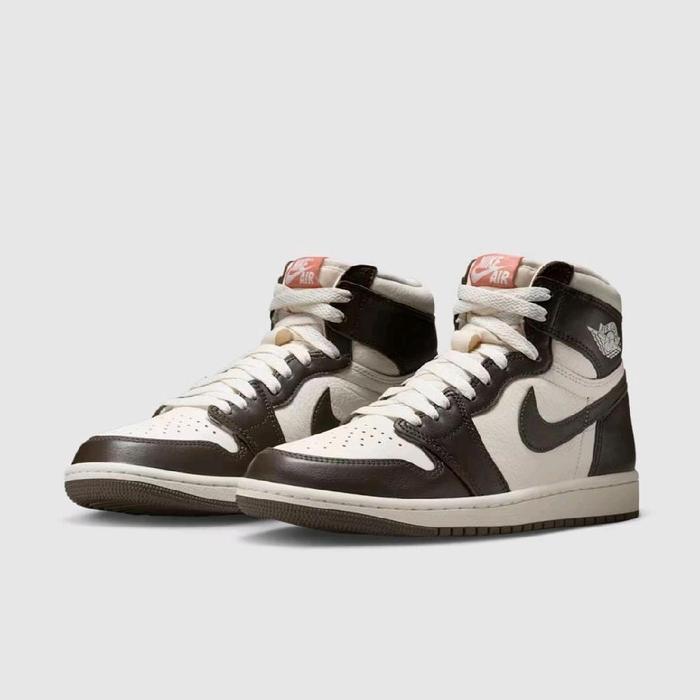 Gambar Sepatu Basket Nike Wanita Air Jordan 1 retro High OG "BAROQUE BROWN AND SAIL" FD2596-200 - US 10 / 42 dari Hoops Indonesia undefined Tokopedia