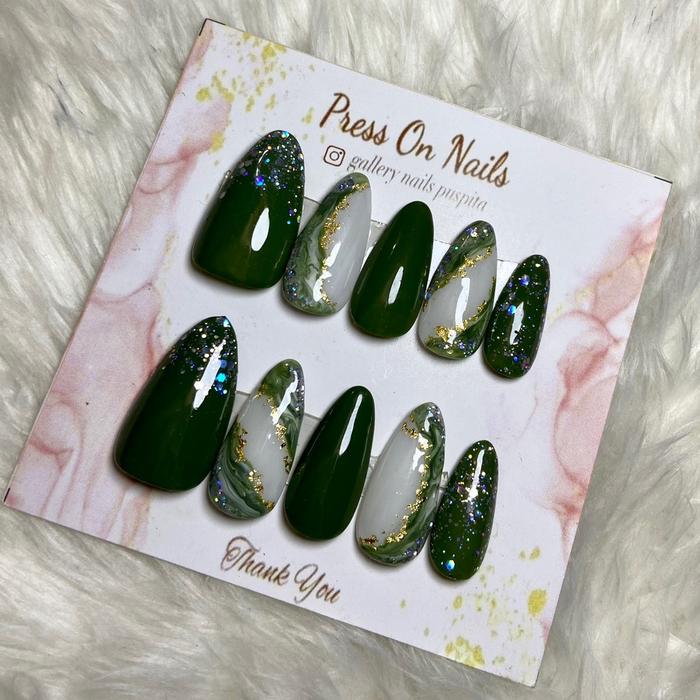 Gambar Nail art hijau marbel || kuku pasangan hijau || nail art satu set lem || nail cantik I| pres on nails murah Il kuku pasangan Il nail art weding Il nail art simpel dari gallery nails puspita undefined Tokopedia
