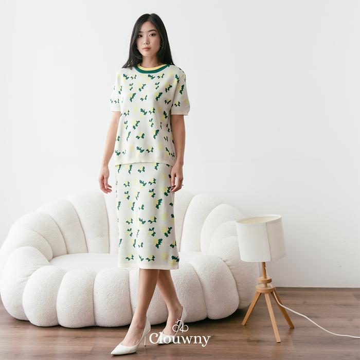 Gambar Clouwny Sakura Knit Set Setelan Wanita Lengan Pendek Premium Knit Korean Look Baju Atasan Dewasa Panjang - Cream dari CLOUWNY undefined Tokopedia
