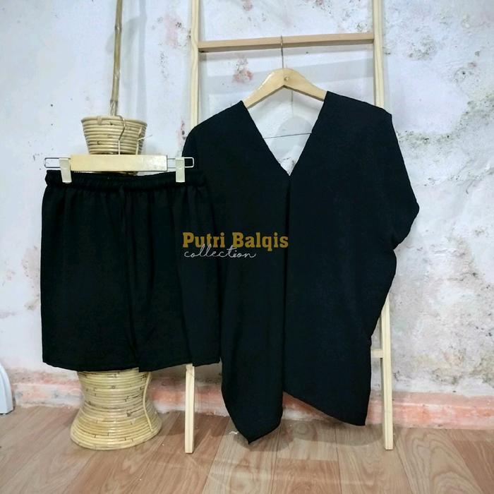 Gambar [PB] Setelan Nina V-neck Hotpans Polos Crinkle Airflow - Hitam dari Putri Balqis collection_NEW undefined 4 Tokopedia