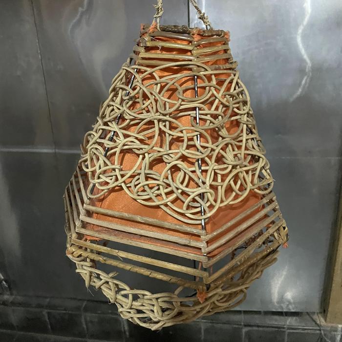 Gambar Kerajinan Jogja/ Kap lampu/tempat lampu/hiasan lampu/dekorasi lampu anyaman rotan Hiasan Rumah Bisa COD - 1pcs dari Jogja Craf undefined Tokopedia