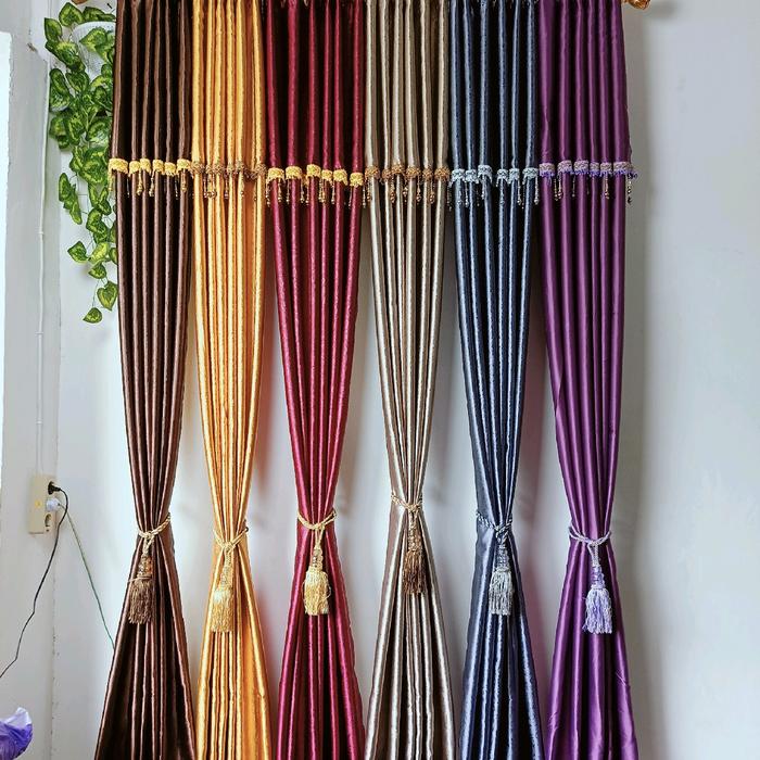 Gambar GORDEN HORDEN PONI TEMPEL BAHAN BLACKOUT EMBOS ( Jendela/ Pintu ) Harga Perlembar Gorden. - SILVER dari Aida Jaya Gordin undefined Tokopedia