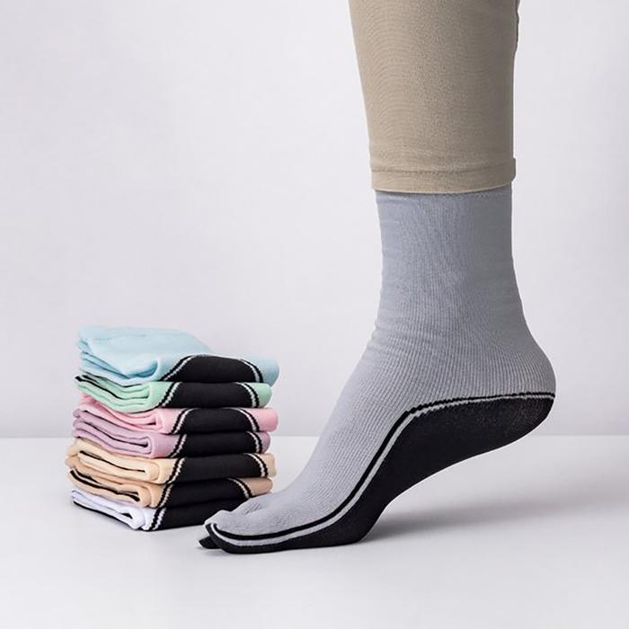 Gambar KAOS KAKI MUSLIMAH JEMPOL TAPAK HITAM MURAH ECER DAN GROSIR Panjang Motif Wanita - Abu muda, All size dari Yainiaja undefined Tokopedia