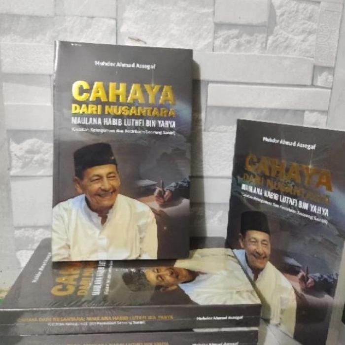 Gambar Promo Terbatas termurah Buku Cahaya Dari Nusantara Maulana Habib Lutfi dari Juragankitab undefined Tokopedia