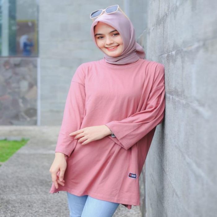 Gambar Kaos Oversize Polos Wanita Lengan 7 per 8 Size M,L,XL, XXL Bahan Cotton Combed Katun Adem lembut nyaman - CEDA WOOD, M dari Fikacu undefined Tokopedia