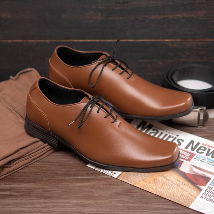 Gambar PAULMAY - Sepatu Formal Kerja Pria Venesia 24 - Light Brown Pantofel Shoes Hitam Karet Fantofel - Light Brown, 39 dari Paulmay undefined Tokopedia