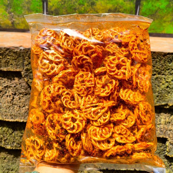 Gambar kerupuk viral Rafael kerupuk pedo kerupuk mawar pedas daun jeruk 500gram Cemilan Food Instan dari diseblakanid undefined Tokopedia