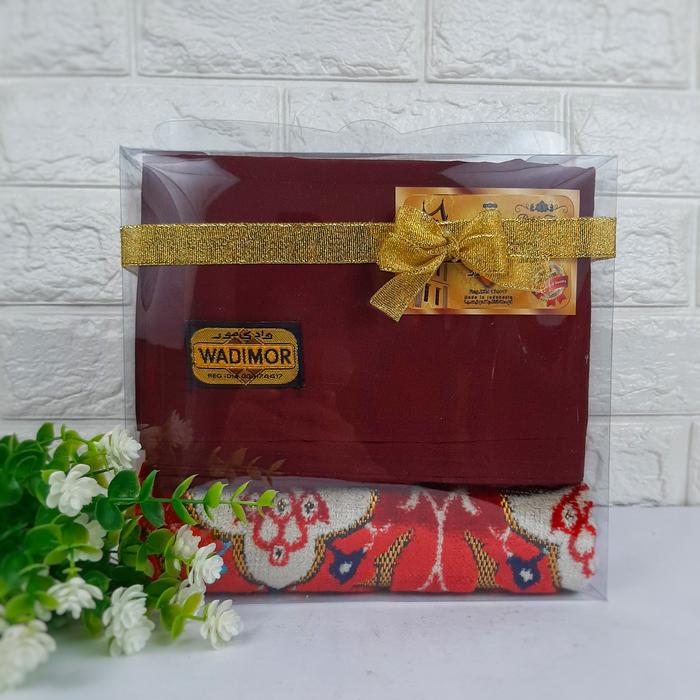 Gambar Hampers Sarung Wadimor + Sajadah Turki Souvenir Tahlilan Tasyakuran Oleh Oleh Haji Umroh dari Oleh Oleh Umroh Haji Jakarta undefined Tokopedia