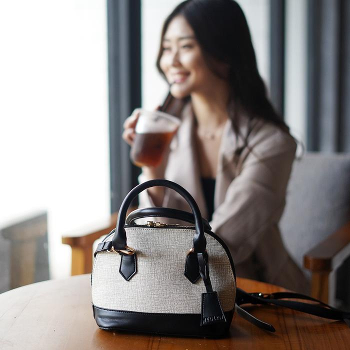 Gambar Vedlyn Adelle Tas selempang wanita terbaru model top handle - BlackBeige New dari Vedlyn.signature undefined Tokopedia