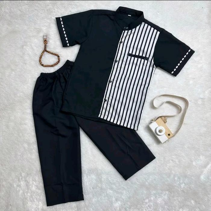 Gambar NURAZ KIDS Baju koko anak laki laki lengan pendek terbaru 2024 harga murah bahan polymikro menyerap keringat untuk ngaji kurta lembut muslim nyaman Anak - hitam salur, M =1-3 tahun, putih salur dari alisha.outfit undefined Tokopedia