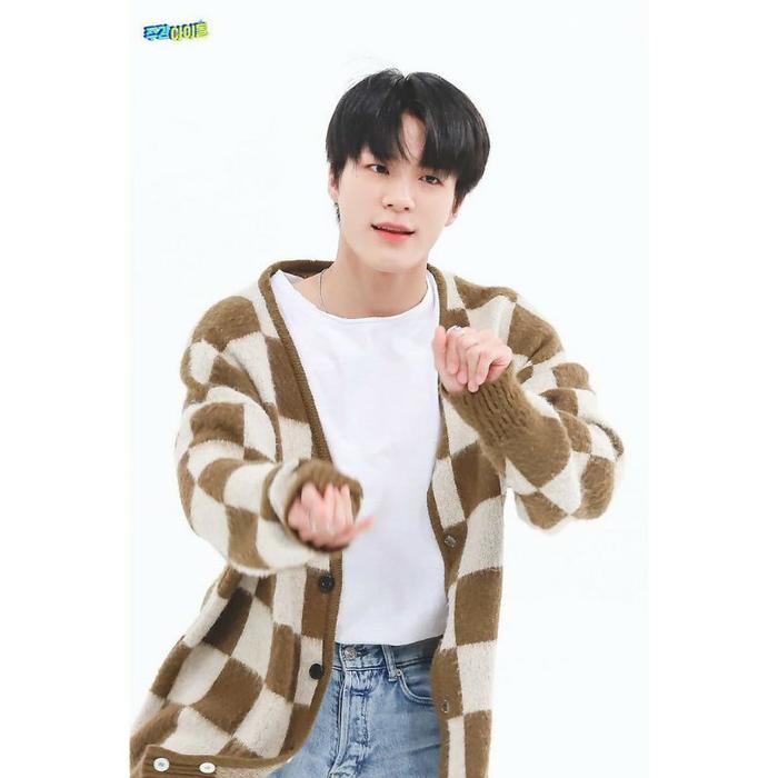 Gambar Cardigan Jeno NCT DREAM Korean Stylish / jeno cardigan rajut termurah - Cardigan Jeno Kotak dari Padasukaaacloth_NEW undefined Tokopedia