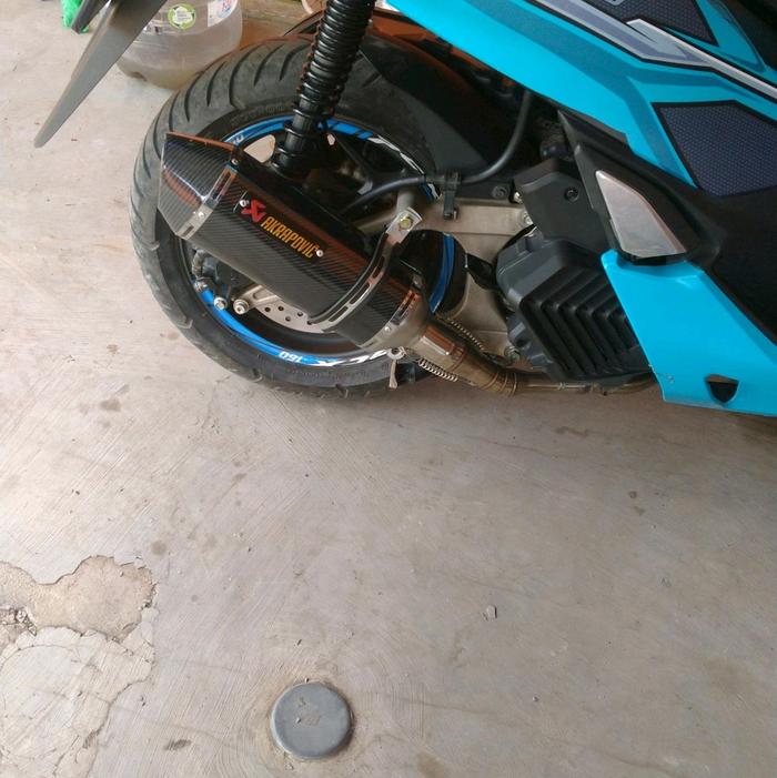 Gambar KNALPOT RACING [ FREE DB KILLER/PEREDAM ] AKRAPOVIC LAYANG NMAX AEROX PCX ADV VARIO XMAX STAINLESS DI JAMIN PNP TINGGAL PASANG FULLSYSTEM motorcycle bulat asli Gas Motor Sepeda Silincer - akrapovic karbon, nmax old 2015-19 dari Alligator Muffler Original undefined Tokopedia