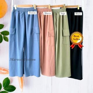 Chodirda porno tomosha qiling Xotin uxlayotgan erini sikadi