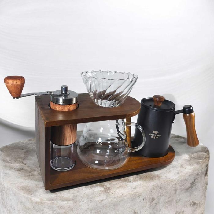 Gambar One Two Cups 1 Set Alat Pembuat Kopi Manual Brew Coffee Bean Grinder Lengkap - HS-54 [ Teko Seduh + Corong Filter V60 + Teko Server + Grinder Kopi + 50 pcs Kertas Filter + Sikat Pembersih + Stand ] - Coklat dari Usea Official Store Kota Administrasi Jakarta Barat Tokopedia