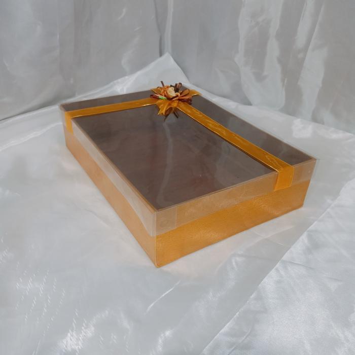 Gambar Kotak Seserahan lamaran pernikahan Tempat Kue Hias Pita Organdi dengan Tutup Mika box kado hantaran - gold dari jihan handmade & craft undefined Tokopedia