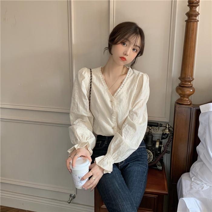 Gambar NJ ZIORA LIFE BLOUSE KATUN BOLONG ATASAN WANITA KOREAN STYLE MOTIF BORDIRAN BUNGA TIMBUL HIJAB FRIENDLY KASUAL - Krem, M dari newjeans.id undefined Tokopedia