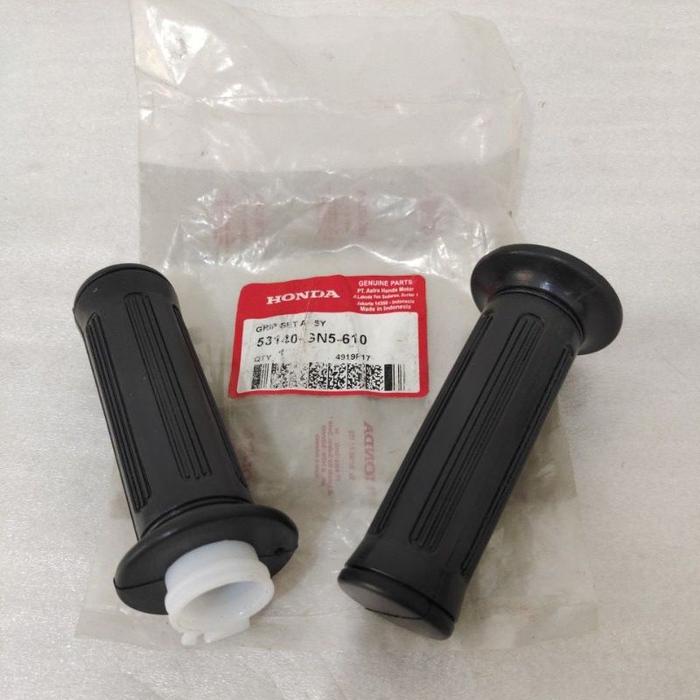 Gambar handfat handgrip hand grip kanan - kiri SET selongsongan Honda Grand Astrea Prima ORIGINAL 53140-GN5-610 - HITAM dari ADA STOKNYA undefined Tokopedia