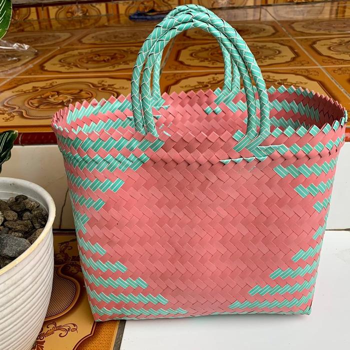 Gambar Tas Anyaman Plastik LURIK BESAR Untuk Hampers Parcel Berkat Tahlilan Sembako Hantaran Muat Kotak Nasi 20x20 - -, - dari Sidojoyo ngawi 2 undefined Tokopedia