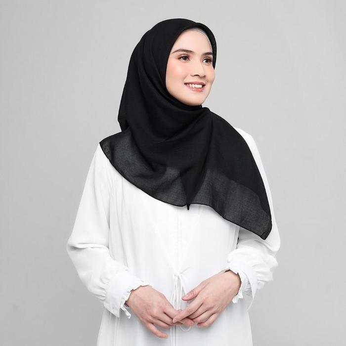 Gambar OBRAL Bella Square Premium Hijab Segi Empat Jilbab Bella Square Jahit Neci Super Premium - Kerudung Segi Empat Polos Bella Square Termurah By Izdihaar.hijab88 - BELLA HITAM dari Juwono Shop undefined Tokopedia