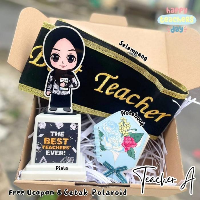 Gambar (READY LNGSUNG KIRIM) Hamperes Kado Hari Guru Terbaik Hampers Best Teacher Day Gift Set Custom Piala Tropy Hijab Notebook Murah - Teacher A dari Daykado undefined Tokopedia