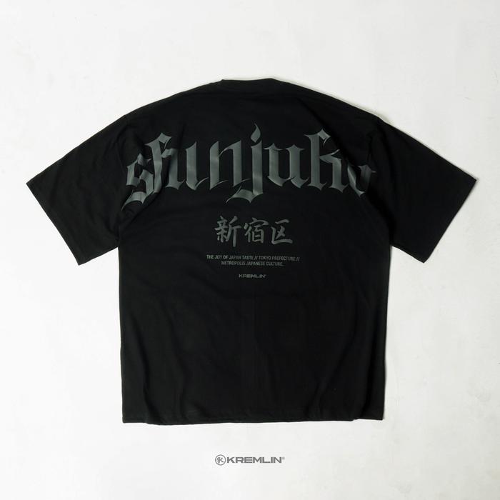 Gambar KREMLIN T-Shirt Oversized Graphic Black - Shinjuku Combed Fit Streetwear Nyaman Kaos Baju Lembut Merah - M dari NGAM.CLO1 undefined Tokopedia