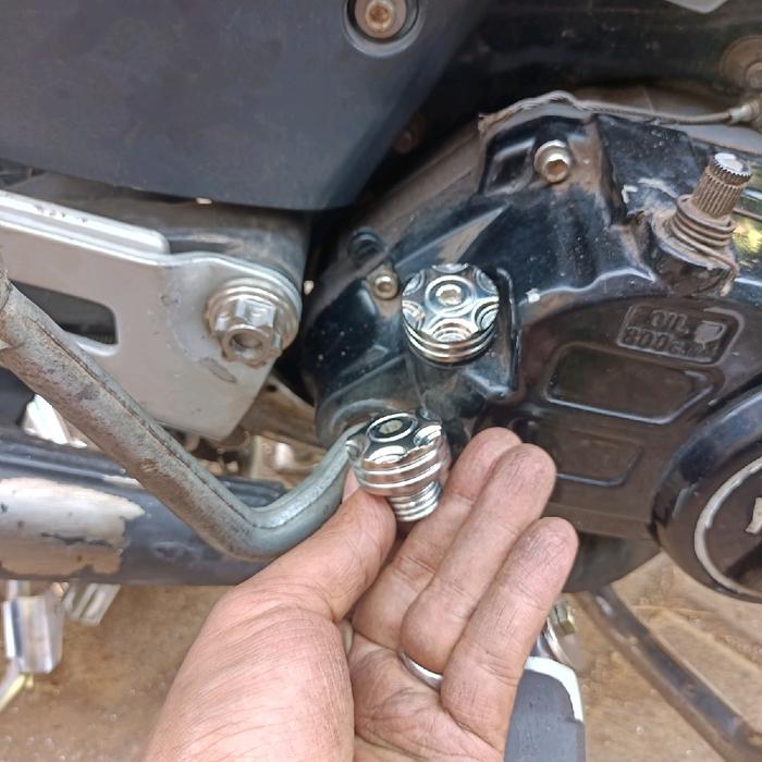Gambar baut tutup oli besi new pnp yamaha fizr dari KSM motor_NEW undefined Tokopedia