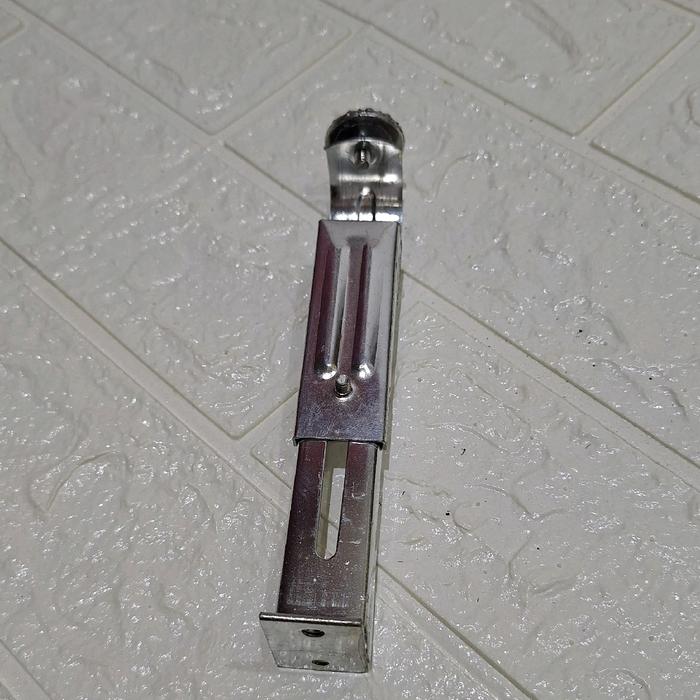 Gambar kaki bracket batang gorden.kaki batang gorden  tebal.dudukan batang gorden original - silver dari Batang gorden original undefined Tokopedia