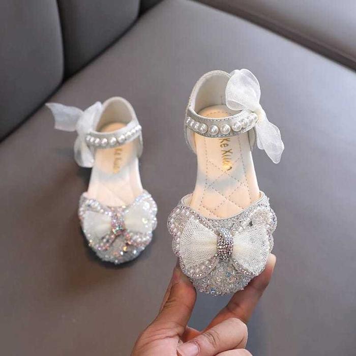 Gambar Sepatu Pesta Princess Anak Perempuan Butterfly Kupu Kupu Sepatu Pesta Blink Anak Perempuan Sepatu Princess Anak Cewek 21-30 Kaki Motif - Silver Ivory, 21 dari Bebeology undefined Tokopedia