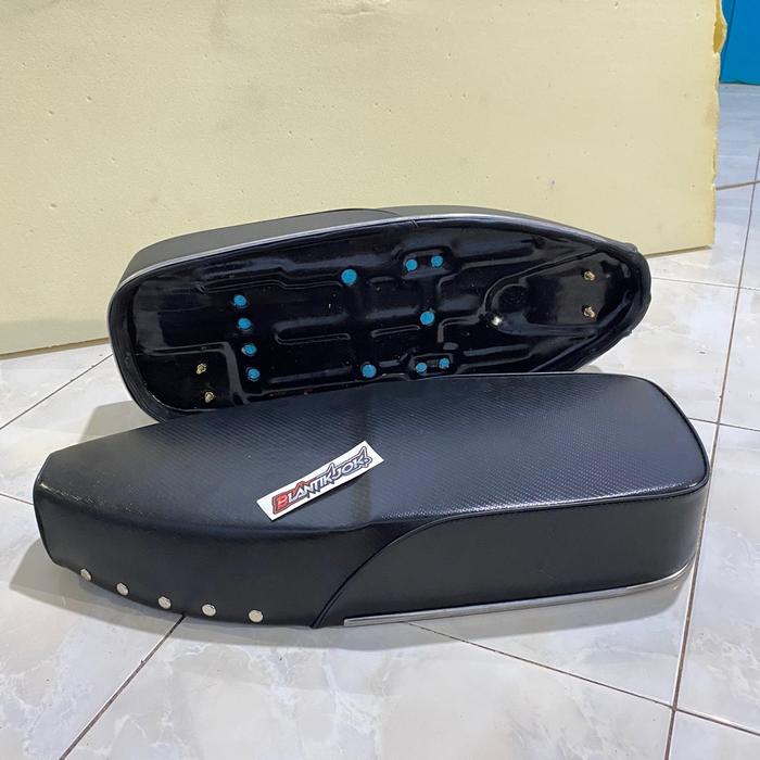 Gambar Jok c70 carbon dekok benik  anti gembos sepon ful biru dari Ropin jok undefined Tokopedia