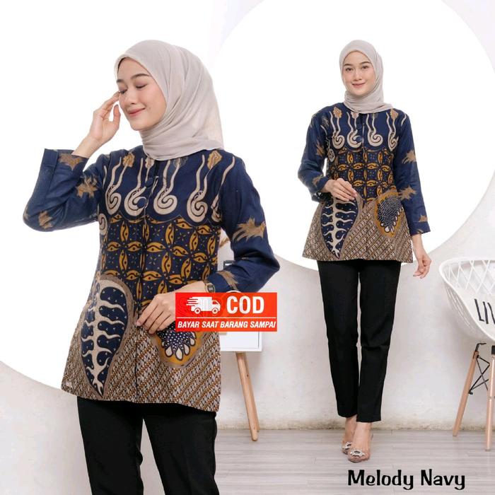 Gambar Baju Blouse Batik Atasan Wanita Kain Katun  Model Kancing Kombinasi Motif Terbaru 2023 Melody Navy Modern Lengan Panjang Seragam Untuk Kerja Kantor Muslim Simple Nyaman Biru Maroon Busui - Melody Navy, M dari Batik Luwiyah undefined Tokopedia