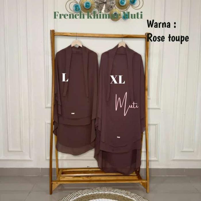 Gambar MUTI FRENCH KHIMAR FK SYARI PANJANG JUMBO CERUTY BABY DOLL 2 LAYER Muslim Jilbab Kerudung Black SEO - rose toupe, L PANJANG DEPAN 85/120 dari Muti.oficial.idn undefined Tokopedia