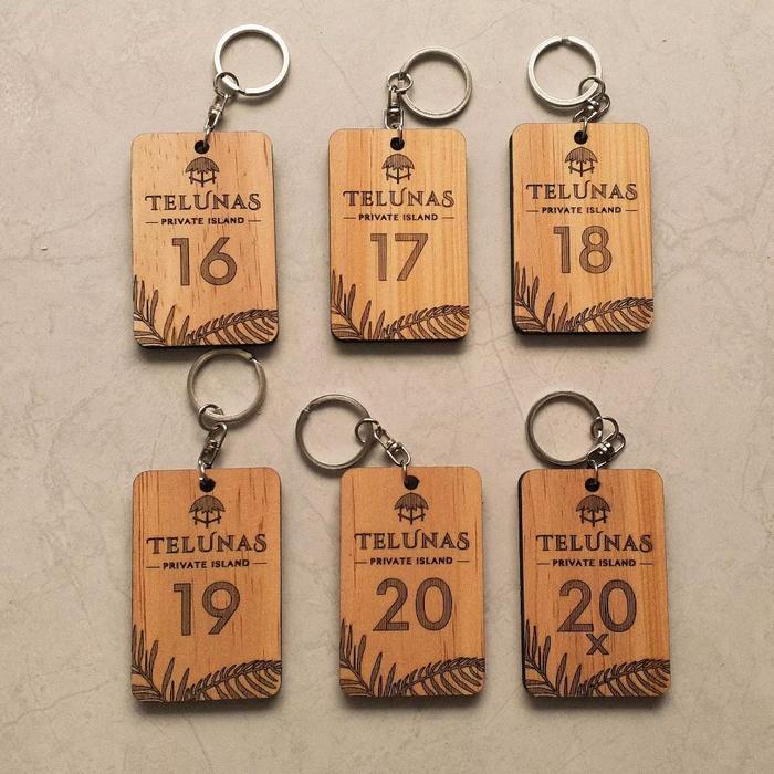 Gambar Gantungan Kunci Kamar Hotel/ Kos Kosan Kayu Keychain dari Toko Farai undefined Tokopedia