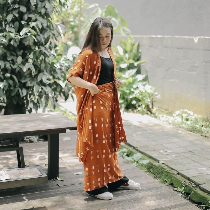 Gambar CARYAN Rok Lilit Batik Asli Jumputan dan Cap (Rayon & Katun) (P 104 L 190) Panjang Kain Motif - Terracotta Garis dari Motif.idn undefined Tokopedia