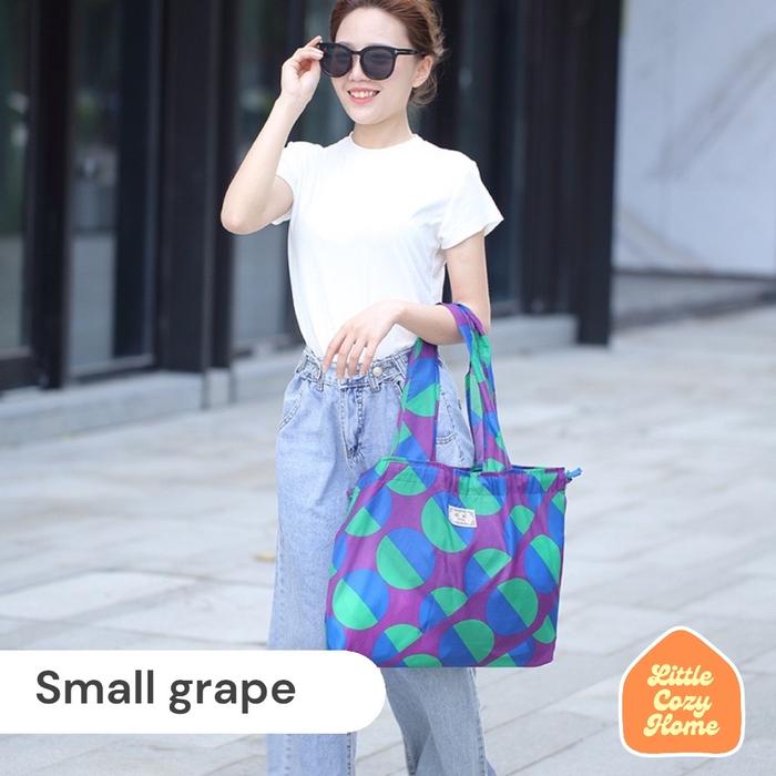 Gambar Foldable Shopping Bag / Tas Belanja Lipat Serbaguna Jumbo Tali Serut Ukuran Besar Kecil Large Size Shoping Grosir Waterproof Anti Air Bocor Jebol Premium Import Kantong - SMALL GRAPE dari Little Cozy Home undefined Tokopedia