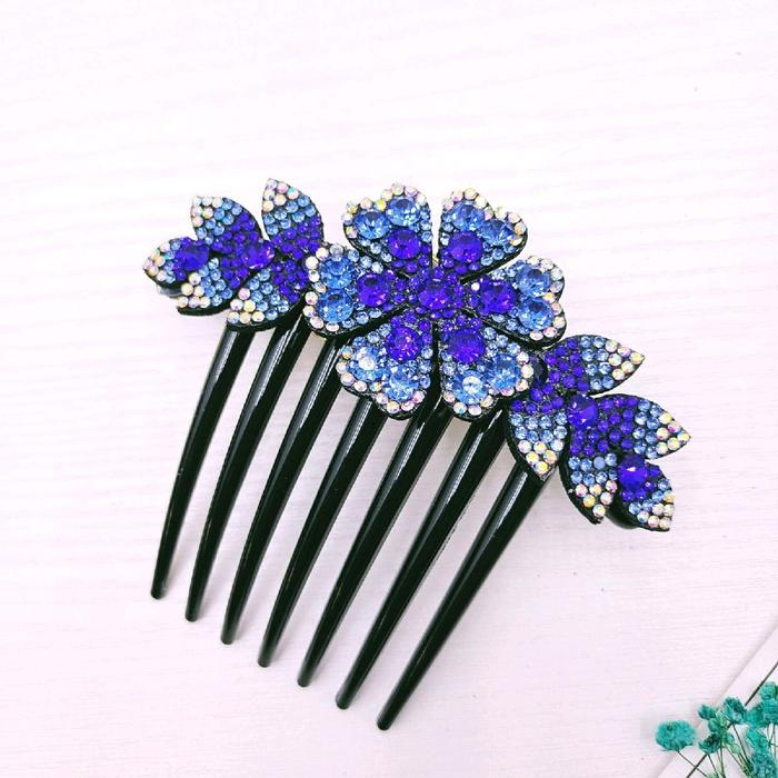 Gambar Ladies Crystal Flower Hair Comb Pins Hair Clips Slide Hair Accessories - Cepol Rambut - Aksesoris Rambut Konde - Sirkam Rambut Kristal Model Mawar - Biru Mawar dari Pomma undefined Tokopedia