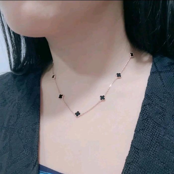 Gambar KALUNG TITANIUM Perempuan ANTI KARAT black - gold dari Toko Tunggadewi undefined 5 Tokopedia