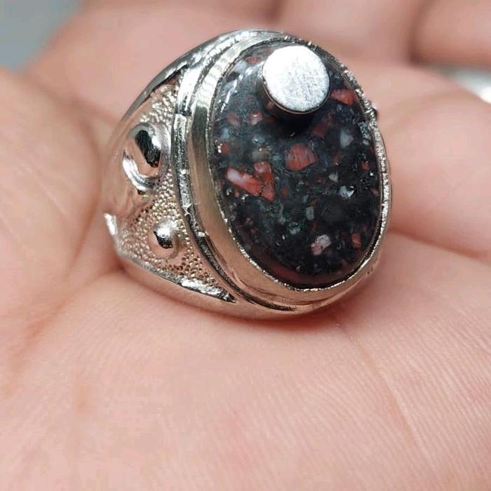 Gambar Cincin natural batu badar besi semeru merah nempel magnet Ring Elegan - size 4 dari nayla permata15 undefined Tokopedia