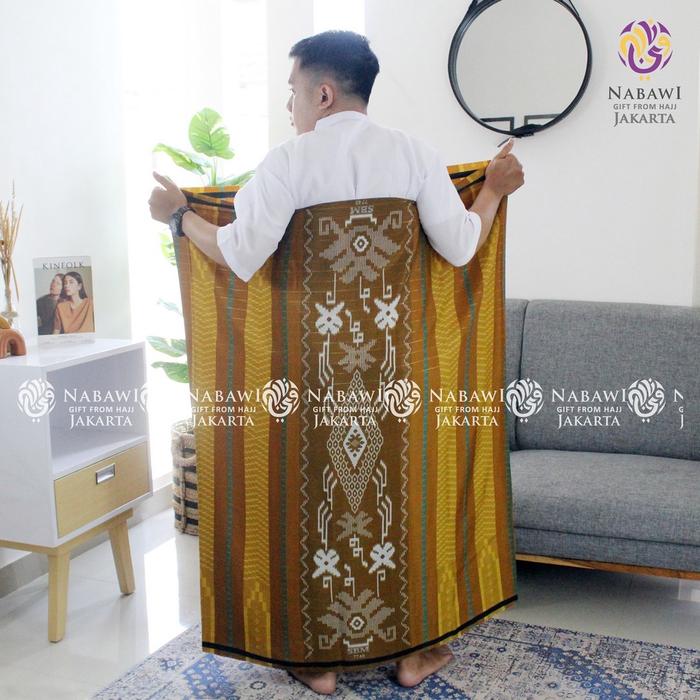 Gambar Sarung Samarinda Benang Mas Grosir Sarung Tenun Oleh Oleh Haji dan Umroh  Muslim Motif Pria Dewasa dari Oleh Oleh Umroh Haji Jakarta undefined Tokopedia