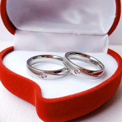 Gambar cincin couple kawin silver permata bahan titanium asli perhiasan anti karat - -, - dari bouncil jewellry undefined Tokopedia