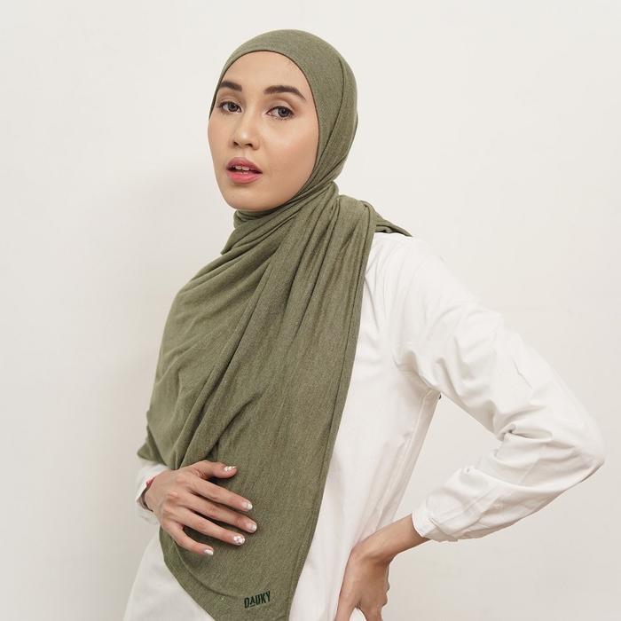 Gambar Pashmina Jersey Knit Dauky Hijab Selendang dari House Of Fitri undefined Tokopedia