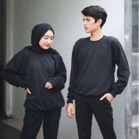 Gambar SWEATER COUPLE POLOS PRIA WANITA 12 WARNA TERBARU 2023 / CREWNECK COUPLE UNISEX FLEECE Lembut Basic SWITER - CREWNECK HITAM, M DAN M dari FASHION MARKET BANDUNG_NEW undefined Tokopedia