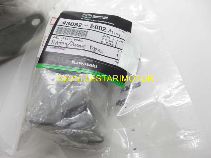 Gambar Kampas Rem / Dispad Belakang Kawasaki Bajaj Pulsar Original dari Lestari Motor 2 undefined Tokopedia